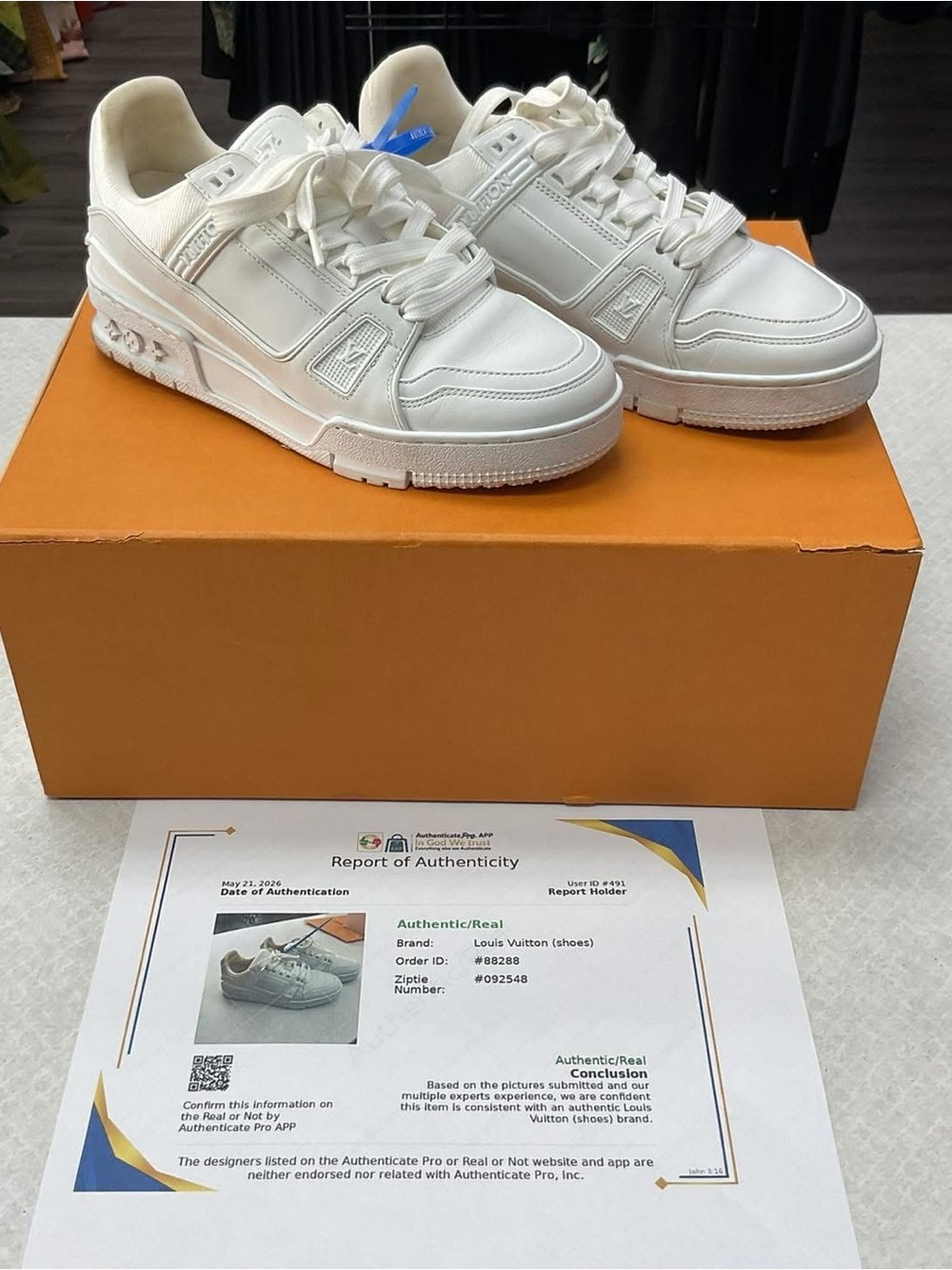 Louis Vuitton White Leather Low-Top Sneakers w/box & COA.